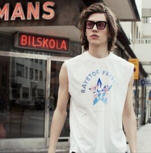 Raye Tog Sleeveless Graphic Shirt